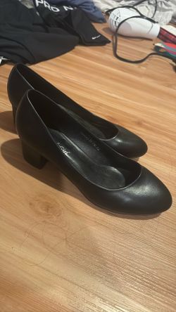 Women’s 8.5 heels