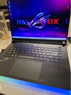 4090 Asus ROG Strix Scar 16 Gaming Laptop — i9-14900HX / RTX 4090 / 32GB / 2TB SSD / 16.3” 2.5K 240Hz
