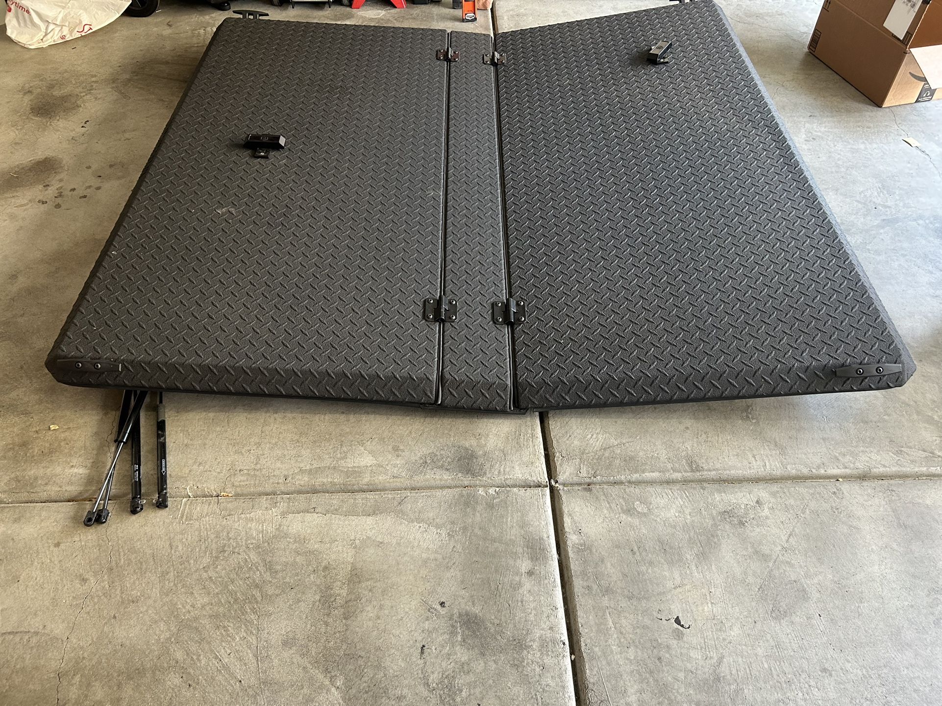 Silverado GMC Diamondback Bed Cover