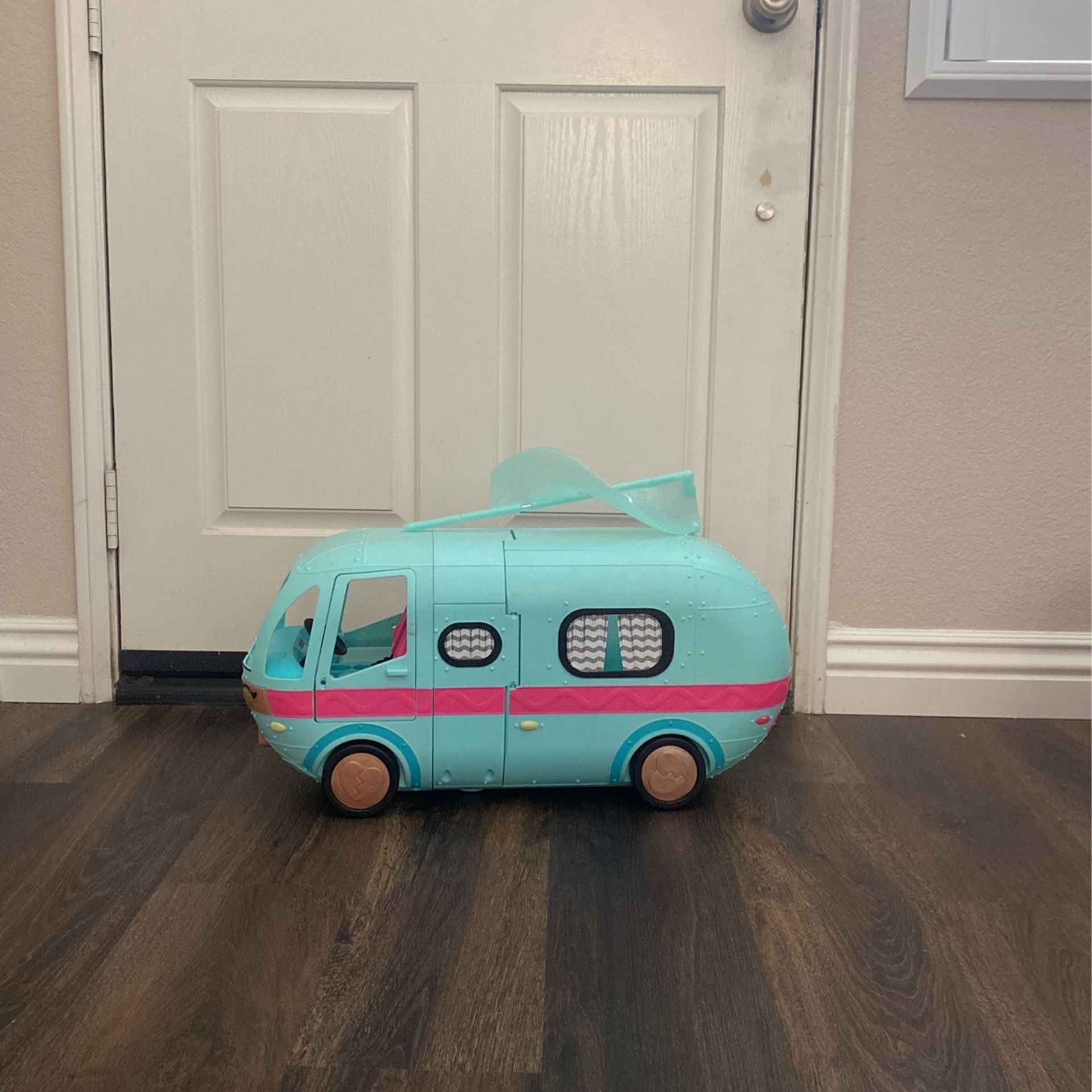 LOL Girl Doll Glam Camper