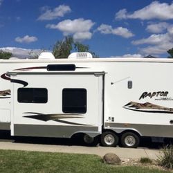 2007 Keystone Raptor Toy Hauler Fifth Wheel RV 40’ Long sleeps 12 ( 3 SLIDES OUT)