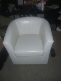 White ⚪️ spinning couch