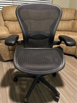 Herman Miller Aeron B adjustable in perfect Condition