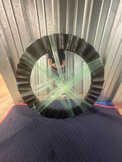 Round mirror (uttermost)