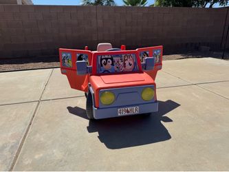 Bluey Heeler Family Vehicle 12-Volt Battery Powered Ride-On Car