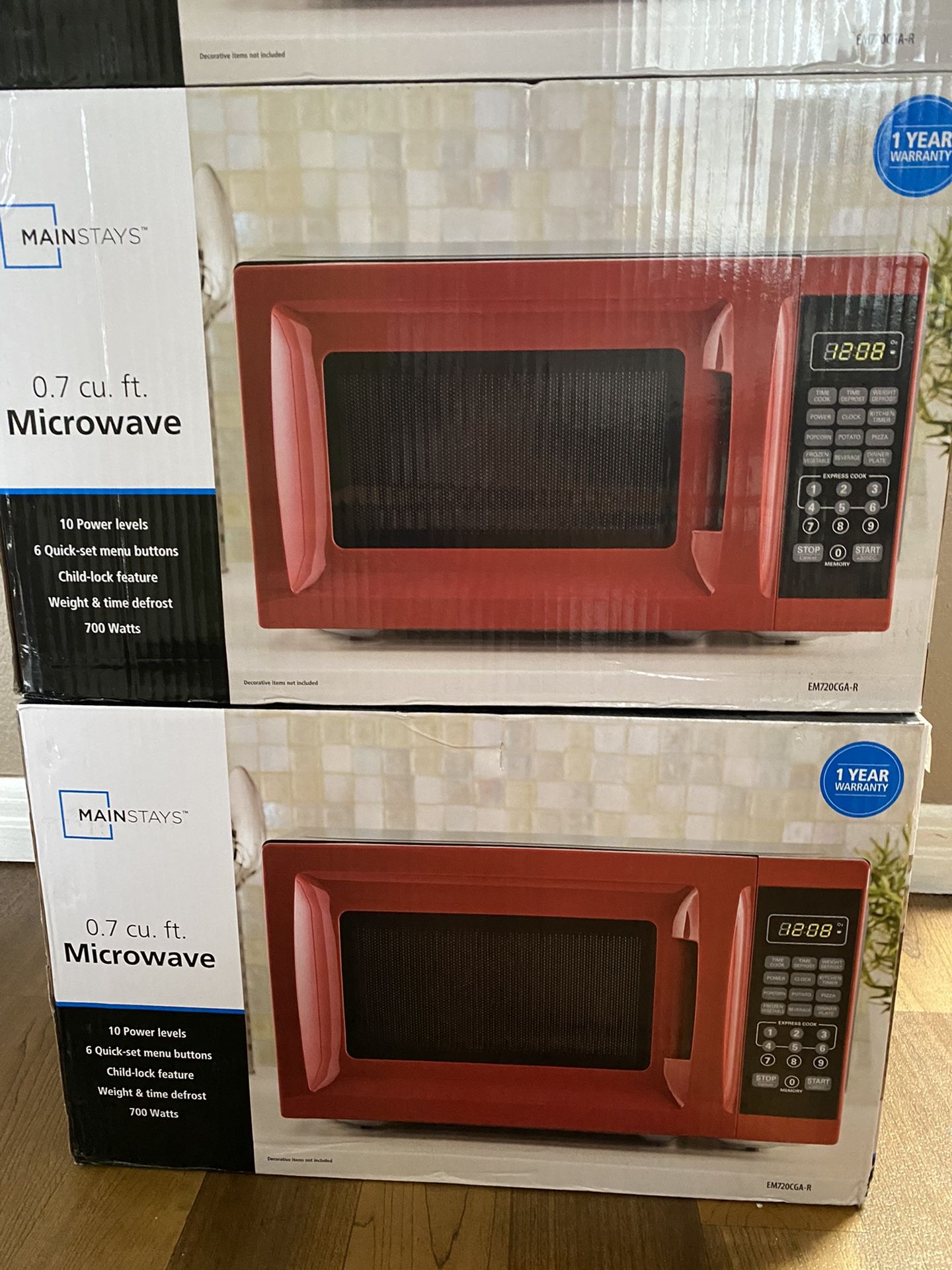 Mainstays 0.7 Cu. Ft. 700W Red Microwave 