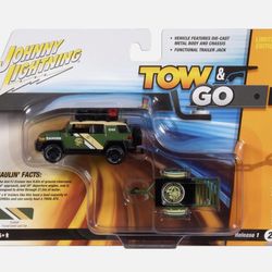 Johnny Lightning 2014 Toyota FJ Cruiser w/Small Open Trailer 1:64 Diecast