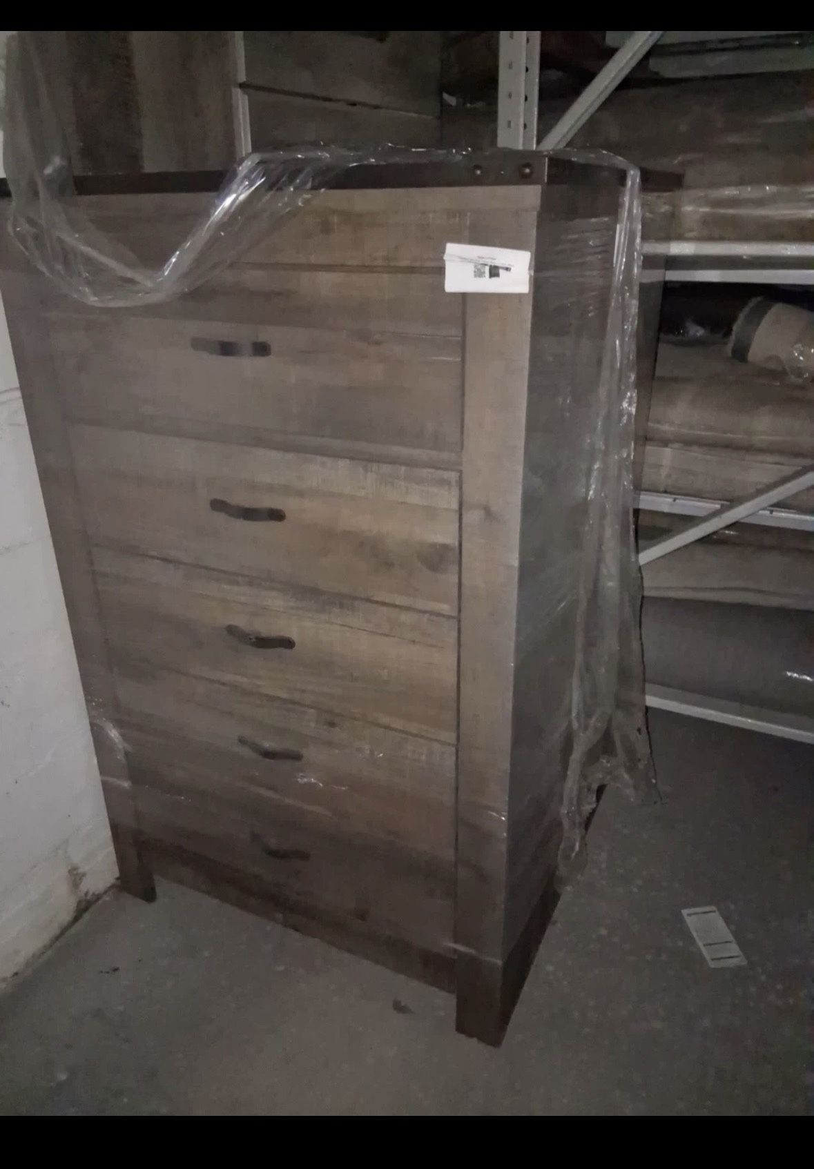 Dresser/chest Must go New