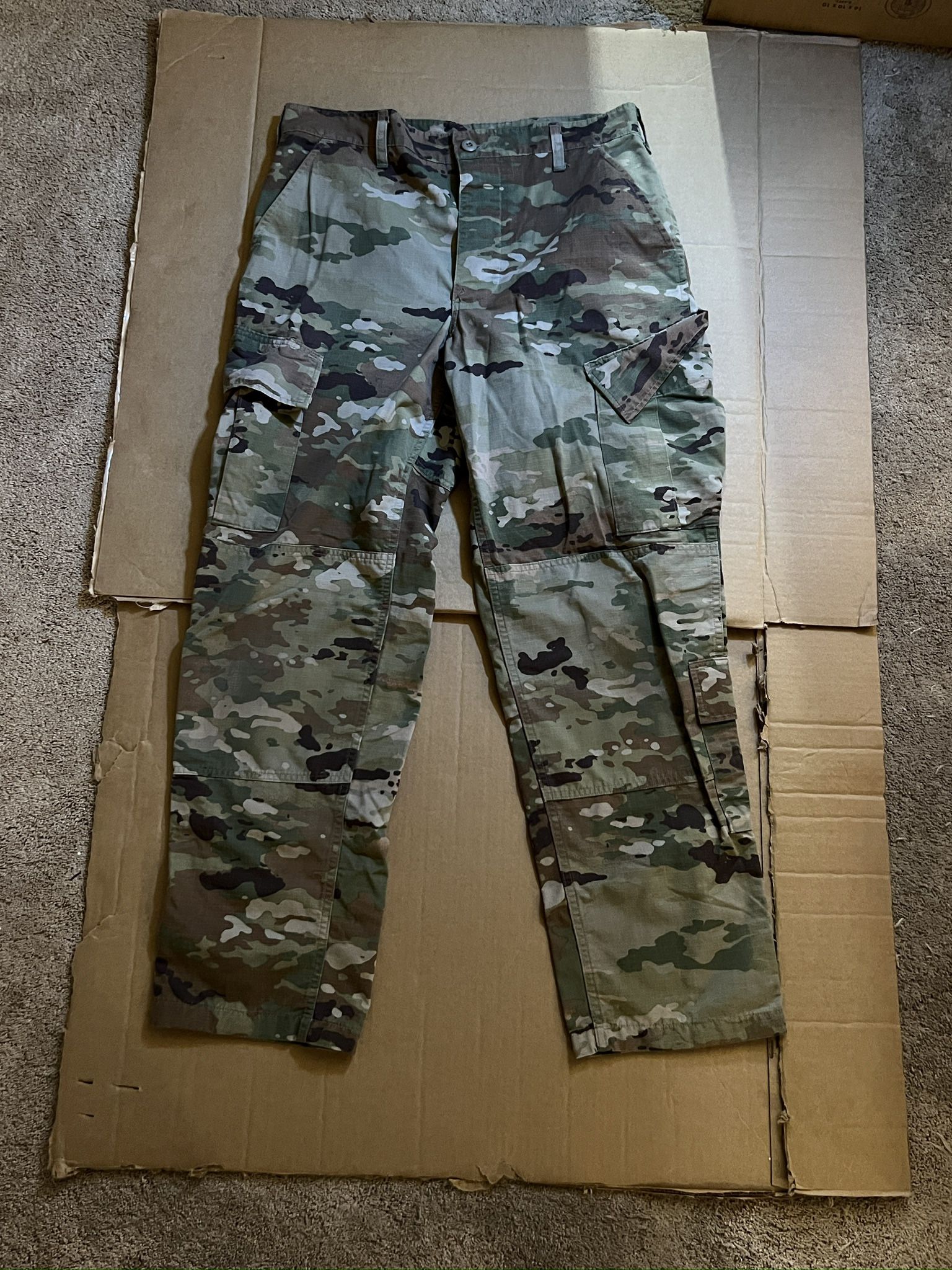 US Military Army Combat Uniform Camouflage Trousers, Size Medium-Regular