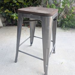 Metal stool 2ft tall 1ft wide