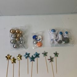 Astronaut Space Cake Toppers Space Cake Decorations 28 pieces.   (H)