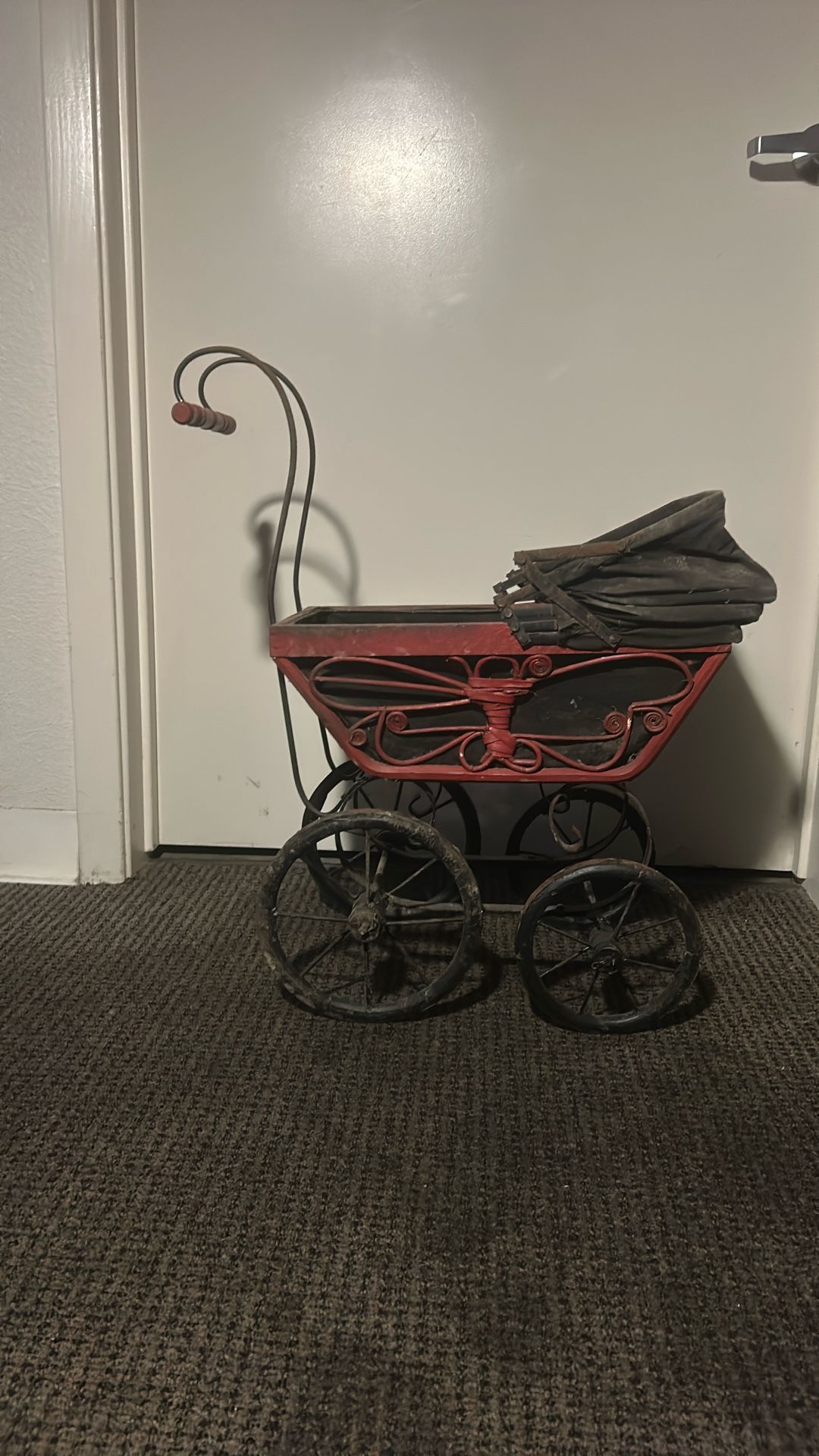 Beautiful Hand Made Vintage Baby Doll carriage