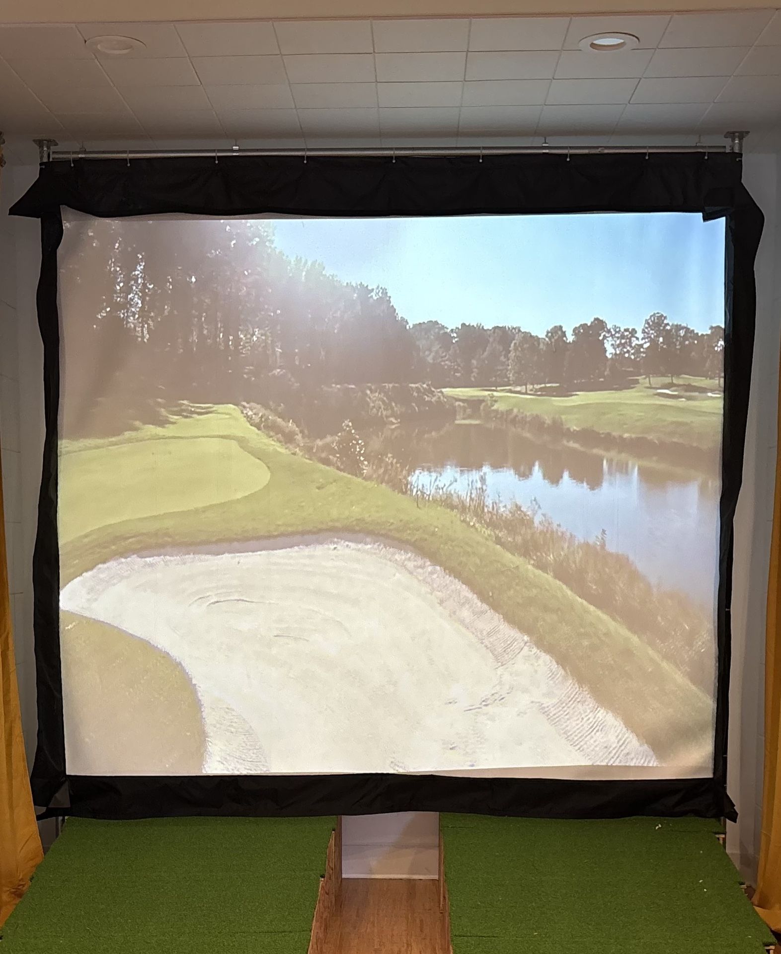 Golf Simulator Screen - Premium