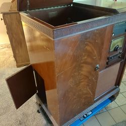 Vintage Magnavox Console Record Player Radio Turntable AM/FM Music Cabinet Stereo