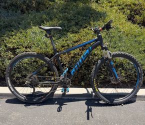 Ghost Kati Mountain Bike RockShox Shimano Deore RaceFace