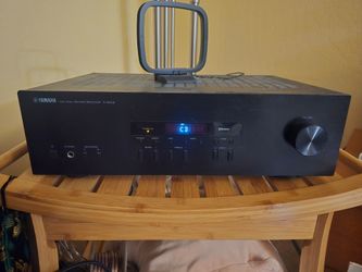 Yamaha R-S202 Natural Sound 2-Channel Stereo Receiver Bluetooth AM/FM Black