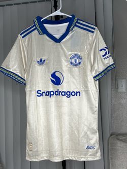 26/27Adidas Manchester United Retro-Style Third Jersey – Off-White/Blue