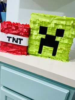 I Make Customs Piñatas