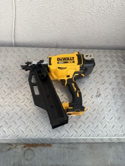 DEWALT 20-Volt 21° Cordless Framing Nailer (Tool-Only)