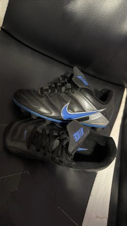 Nike versatrack soccer cleats 11T