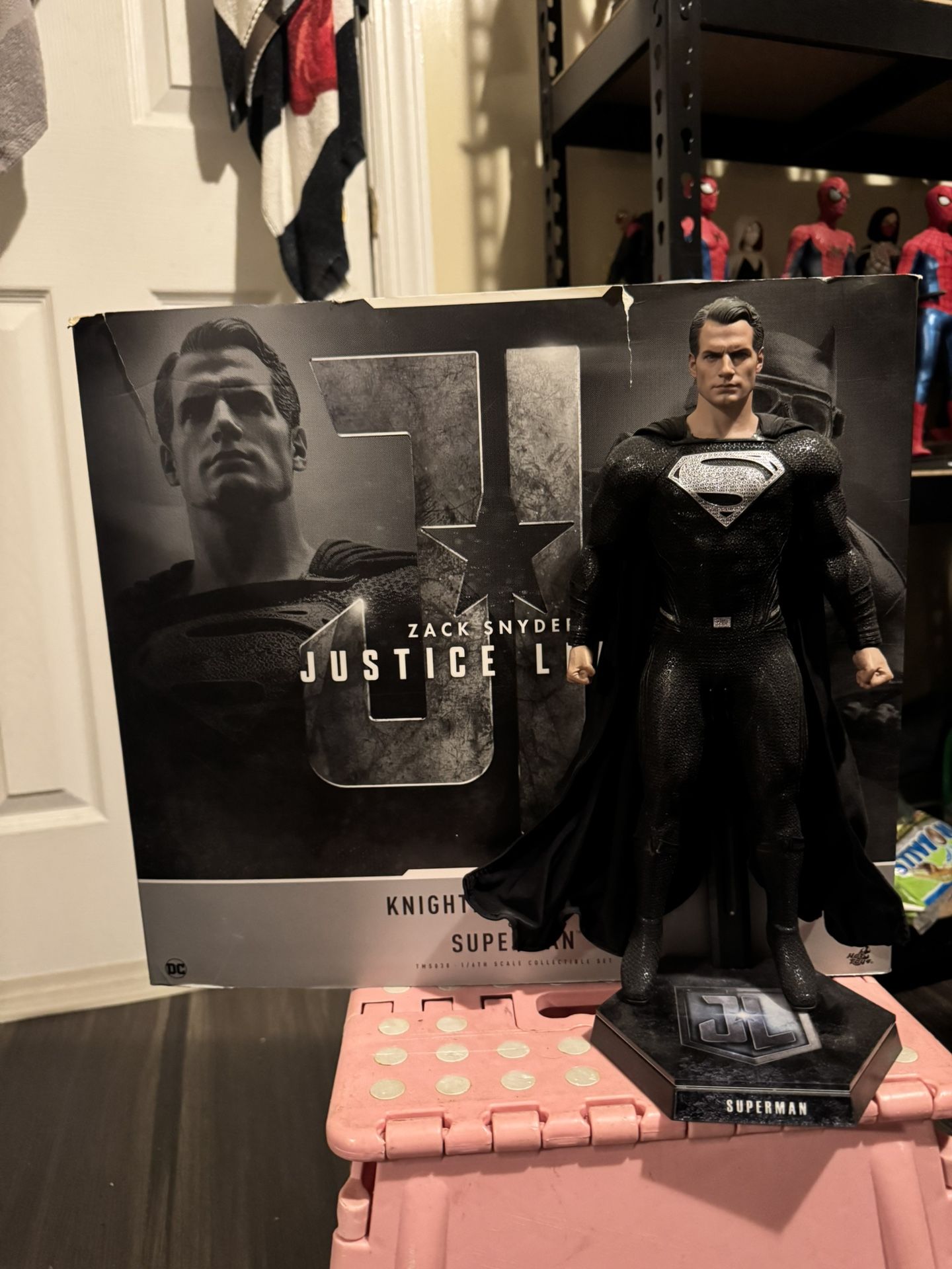 Hot Toys Black Suit Superman