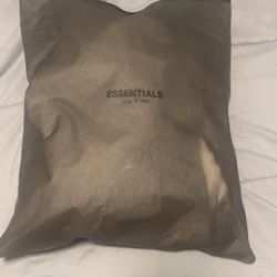 Grey  Essentials  XL 170$