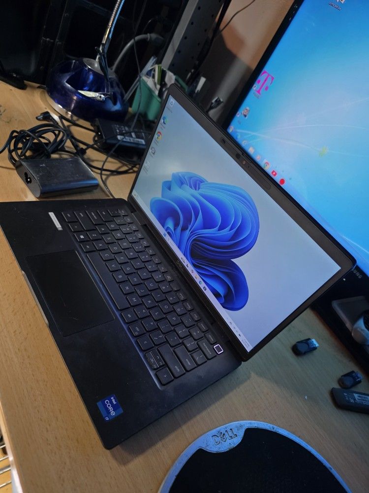 Dell Laptop 13 Touchscreen i7-1185G7-3.0GHz-CPU-11Gen. 32GB Ram 512GB NVMe m.2 SSD