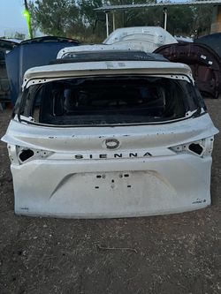 2021-2024 White Toyota Sienna LiftGate OEM