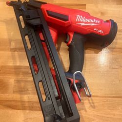 Milwaukee M18 FUEL 18-Volt Lithium-Ion Brushless Cordless Gen II 15-Gauge Angled Finish Nailer (Tool-Only)