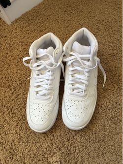 Tennis shoes