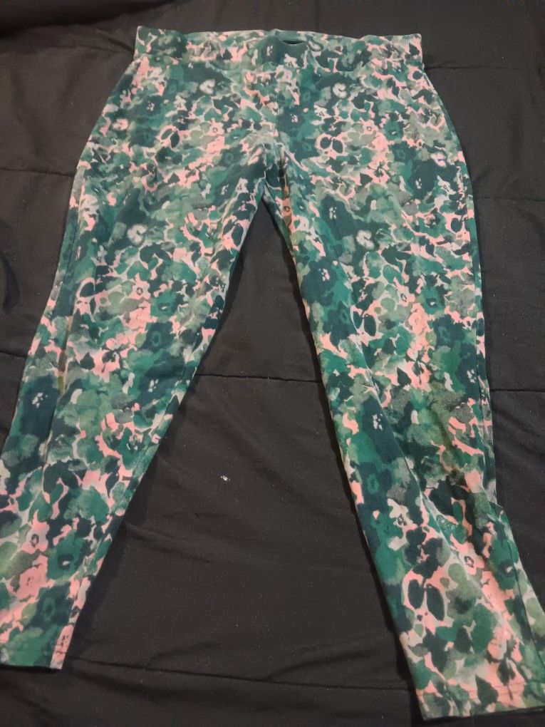 Woman's Leggings Torrid Size 3