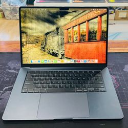 Apple MacBook Air 2024 15” M3 8GB/256GB Apple Warranty till 10/2025 Like New