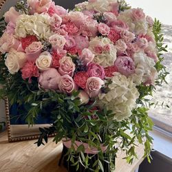 Standing Heart Nice Flowers Bouquet 