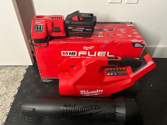 Milwaukee M18 FUEL 120 MPH 500 CFM 18V Brushless Cordless Battery Powered Leaf Blower Kit w/12.0 Ah FORGE Battery & Rapid Charger