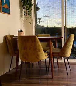 Gorgeous Mid Century Modern Dining table and chairs