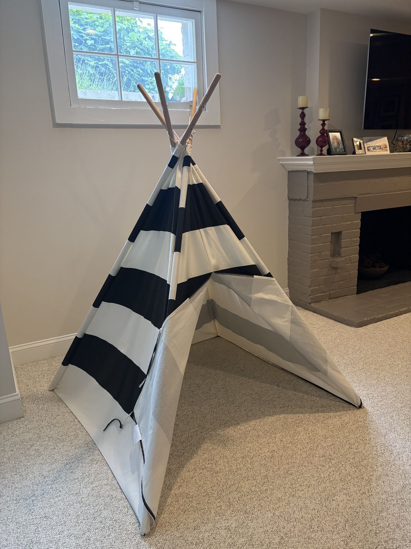 Crate And Barrel, Plate Tent, Like New, $50