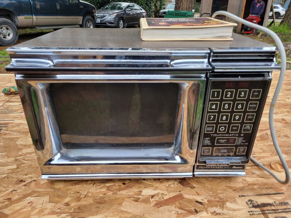 Vintage Amana Radarange Microwave 