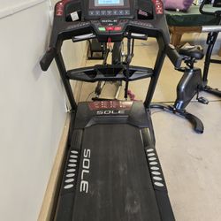 SOLE F65 Treadmill 