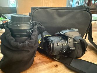 Nikon D5300 DSLR Camera Bundle – Excellent Condition