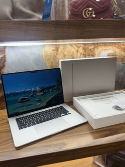 Apple MacBook Air 15" Apple M4 chip 16GB RAM 256GB SSD Silver MW1G3LL/A 2025 Like New!,Apple,apple MacBook Air,M4 MacBook Air,2025 MacBook Air Laptop 