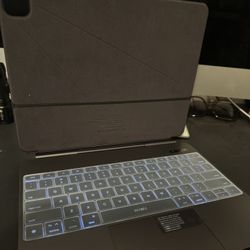 iPad Air 13” Magnet Magic Keyboard 