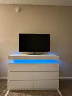 6 Drawer Dresser with LED Lights