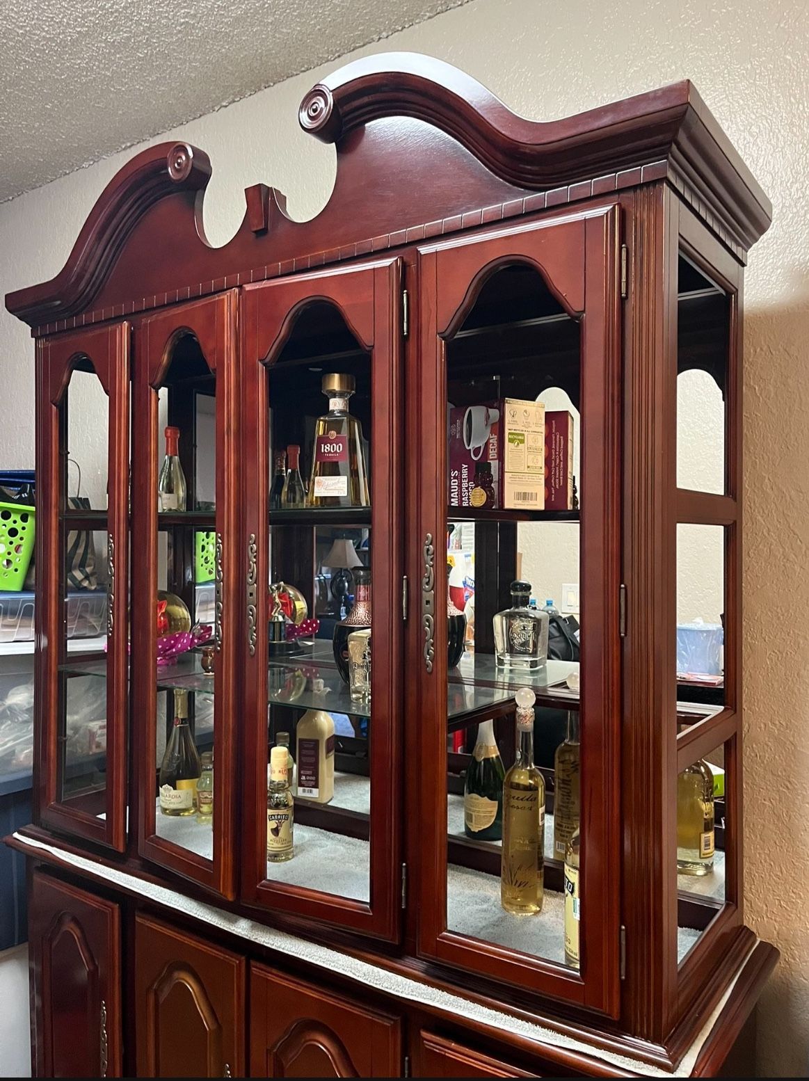 Dining buffet and Dining table