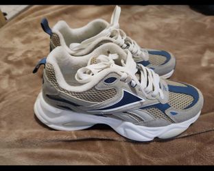 Reebok runners size 9