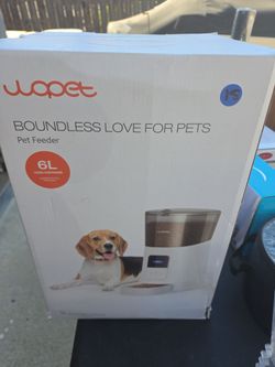 Automatic pet feeder