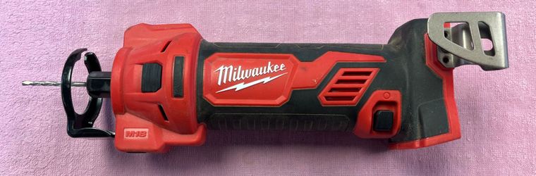 Milwaukee 2627-20 M18 Cordless Cut-Out Tool (Tool Only)