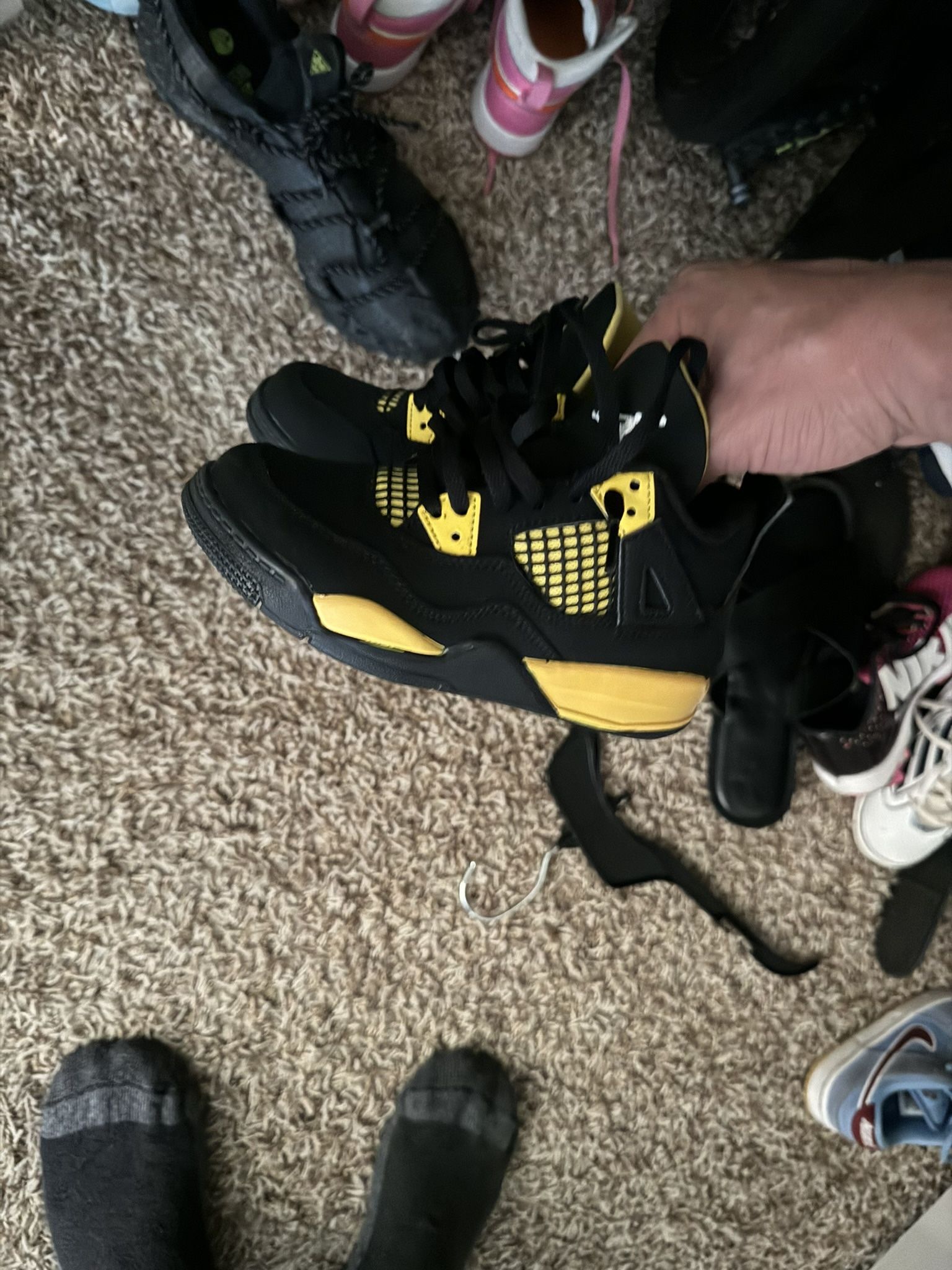 Kids Jordan Retro Thunder 4s