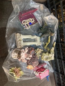 Lot of small fish tank decorations $10 all