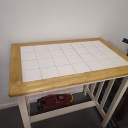 Ceramic Coffee Table With Stools $50