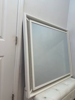 White-Wall Mirror with LED 🪩 Espejo de  pared Blanco con LED